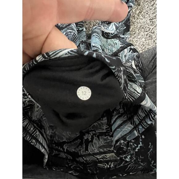 Lululemon wave pattern leggings women's size 12 - Picture 4 of 5